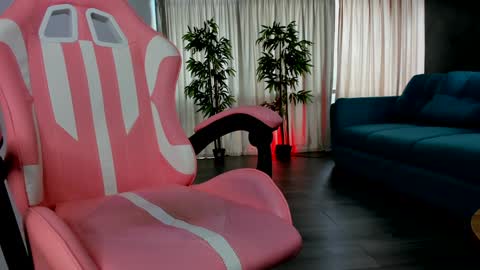 misskiarra online show from January 2025 11:12:02 AM