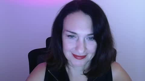 Christina online show from November 2025 12:18:02 PM