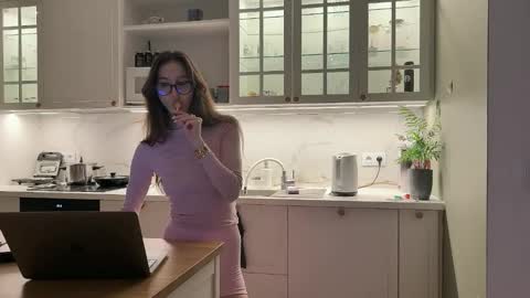 misslalii online show from May 2026 09:10:01 PM