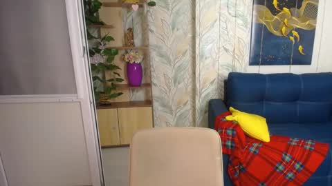 Snapshot of misslauraslim chatting on February 2026 06:03:01 AM MissLaura online show from February 2026 06:03:01 AM