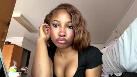 missmarimac online show from February 2026 04:05:02 PM