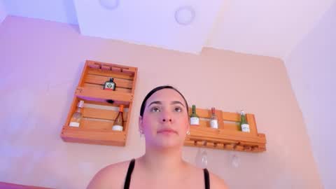 Mia  online show from November 2025 11:43:02 AM