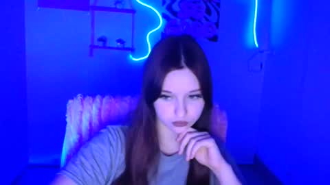 Mia online show from December 2025 08:47:01 PM