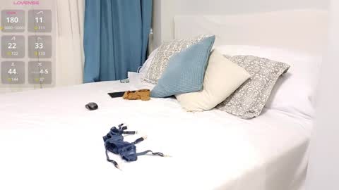 Mia online show from December 2024 09:50:02 PM