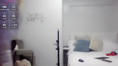 Mia online show from January 2025 04:07:02 PM