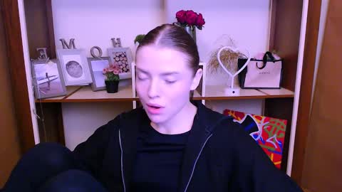 Olivia online show from January 2025 07:53:01 AM