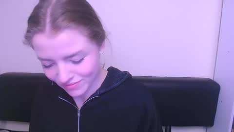 Olivia online show from February 2025 07:51:02 AM