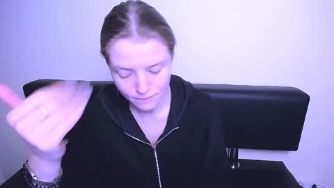 Olivia online show from February 2025 01:38:01 PM