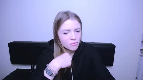 Olivia online show from February 2025 08:38:01 AM