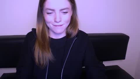 Olivia online show from February 2025 07:30:02 PM