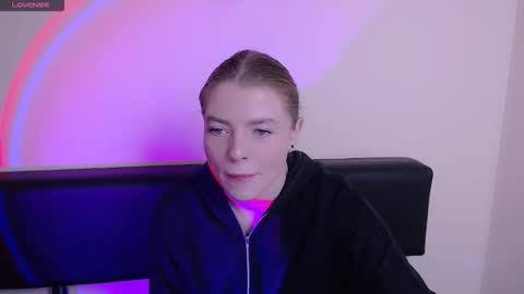 Olivia online show from October 2025 12:53:02 PM