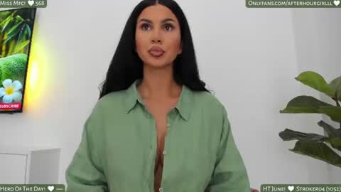 Renata online show from June 2026 06:47:01 PM