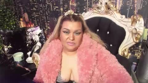 QueenT online show from November 2025 11:26:02 PM