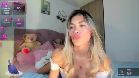 ... Independent model online show from February 2026 01:32:01 AM