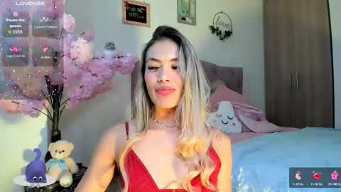 ... Independent model online show from February 2026 06:26:01 AM
