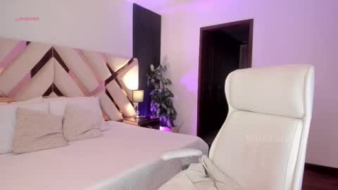 Fernanda Davila online show from October 2025 09:59:01 PM