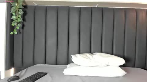 missvalerie_ online show from November 2025 07:50:02 PM