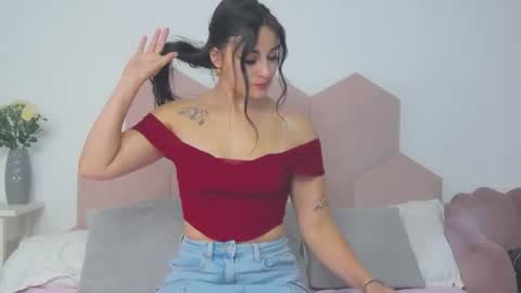 Snapshot of missyross_ chatting on August 2026 06:18:01 PM Elly online show from August 2026 06:18:01 PM