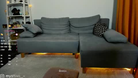 Hi everyone Im Tina online show from October 2025 06:06:02 PM