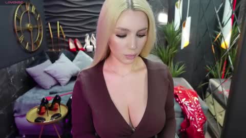 Darsy online show from February 2025 01:44:01 PM