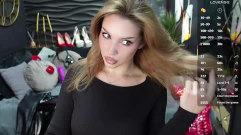 Darsy online show from October 2025 01:56:01 PM