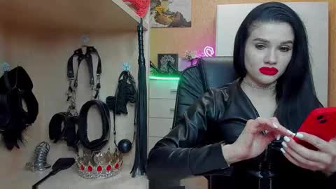 Snapshot of mistress_kristi chatting on January 2026 10:13:02 PM Mistress Kristi online show from January 2026 10:13:02 PM