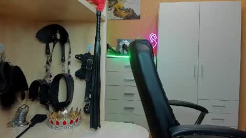 Snapshot of mistress_kristi chatting on June 2026 06:50:01 PM Mistress Kristi online show from June 2026 06:50:01 PM