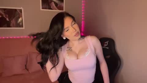 Mia online show from September 2025 04:07:01 PM