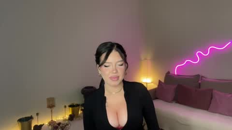 Mia online show from May 2026 07:34:02 PM