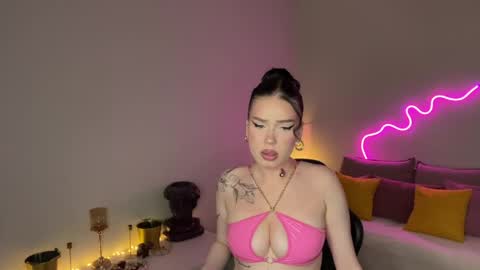 Mia online show from May 2026 07:30:01 PM