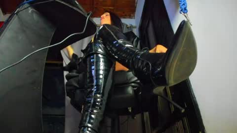 Snapshot of mistressanna_ chatting on May 2026 12:49:01 AM Mistress Anna Alves online show from May 2026 12:49:01 AM