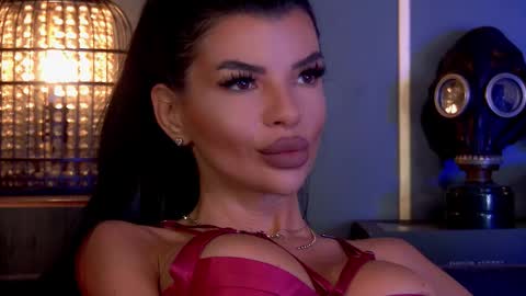 Elenia online show from September 2025 08:15:01 AM