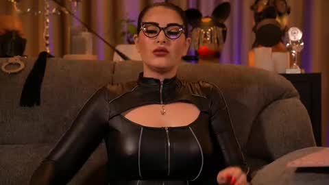 Mistress Kelly online show from November 2025 12:10:01 AM