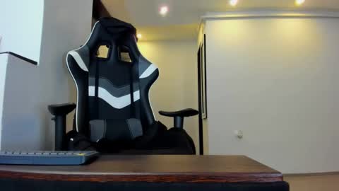 Snapshot of mistresskenda chatting on March 2026 05:37:02 PM Mistress KiRa online show from March 2026 05:37:02 PM