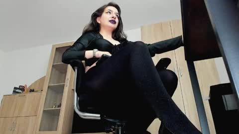 YourGoddessM online show from April 2026 12:53:01 AM