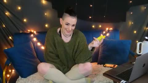 Snapshot of mistressquynnxo chatting on January 2026 10:15:02 PM Mistress Quynn online show from January 2026 10:15:02 PM