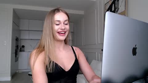 mistressuniverse online show from April 2026 11:49:01 AM