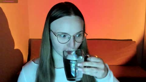 Miya online show from December 2025 06:45:01 PM