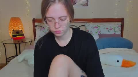 Snapshot of miya_soft chatting on July 2026 01:43:02 AM Miya online show from July 2026 01:43:02 AM
