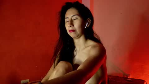 MoonLipson online show from January 2025 09:41:02 AM