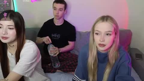 Snapshot of mmkakpoxyi22 chatting on January 2025 08:54:01 PM alice and ray online show from January 2025 08:54:01 PM