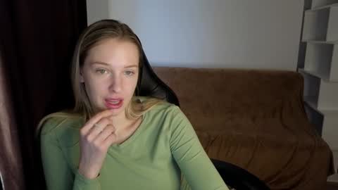 Lili online show from December 2024 09:43:02 AM