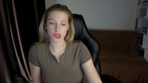 Lili online show from January 2025 07:59:02 PM