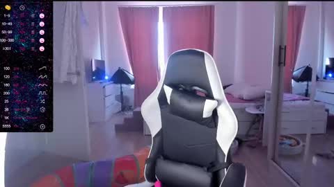 Lili online show from February 2025 10:36:02 AM