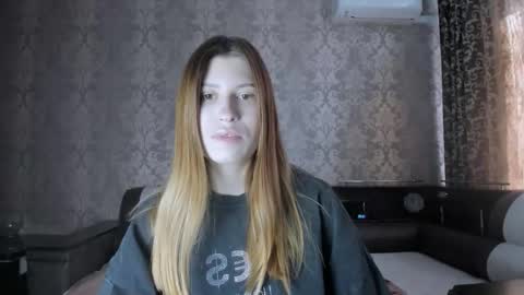 Lili online show from September 2025 10:05:01 AM