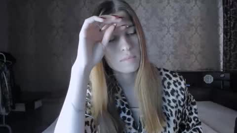 Lili online show from October 2025 10:46:02 AM