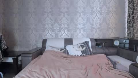 Lili online show from November 2025 10:37:02 AM