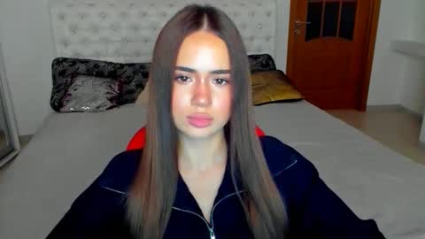 Beata online show from November 2025 07:02:02 PM