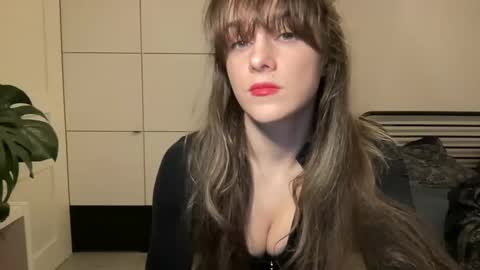 mmminnie online show from February 2025 05:09:02 PM