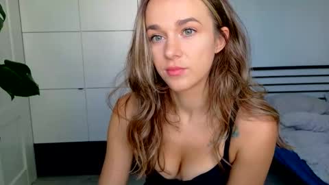 mmminnie online show from September 2025 10:08:01 AM